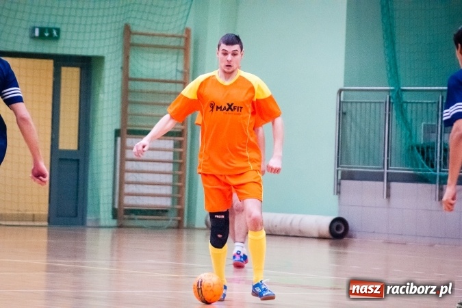 Zdjęcie w galerii na portalu naszraciborz.pl: Drugoligowe potyczki w Halowej Lidze Piłki Nożnej wiadomości z regionu