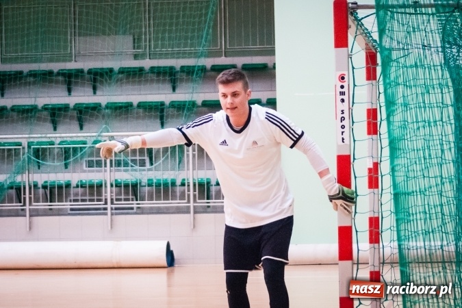 Zdjęcie w galerii na portalu naszraciborz.pl: Drugoligowe potyczki w Halowej Lidze Piłki Nożnej wiadomości z regionu