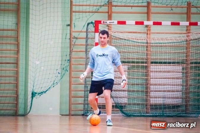 Zdjęcie w galerii na portalu naszraciborz.pl: Drugoligowe potyczki w Halowej Lidze Piłki Nożnej wiadomości z regionu