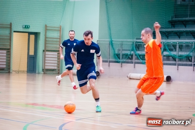 Zdjęcie w galerii na portalu naszraciborz.pl: Drugoligowe potyczki w Halowej Lidze Piłki Nożnej wiadomości z regionu