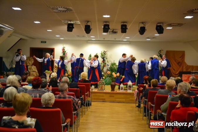 Zdjęcie w galerii na portalu naszraciborz.pl: Grecki raj - program rozrywkowy na Zamku Piastowskim  wiadomości z regionu