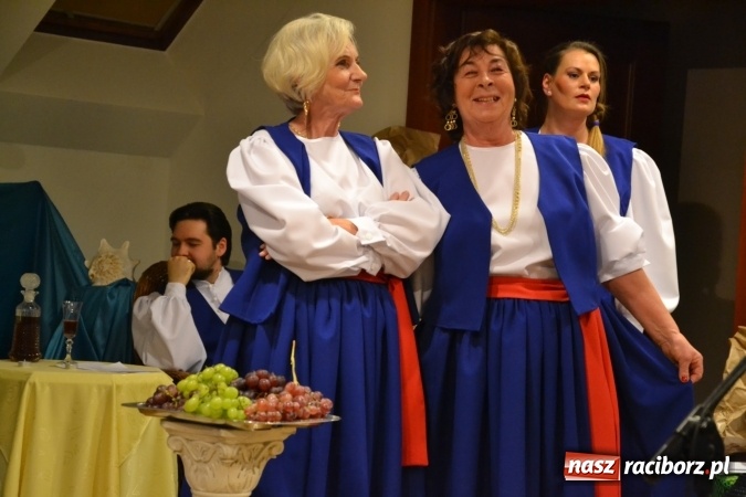 Zdjęcie w galerii na portalu naszraciborz.pl: Grecki raj - program rozrywkowy na Zamku Piastowskim  wiadomości z regionu