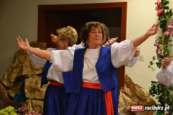 Zdjęcie w galerii na portalu naszraciborz.pl: Grecki raj - program rozrywkowy na Zamku Piastowskim  wiadomości z regionu