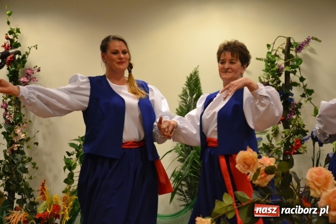 Zdjęcie w galerii na portalu naszraciborz.pl: Grecki raj - program rozrywkowy na Zamku Piastowskim  wiadomości z regionu