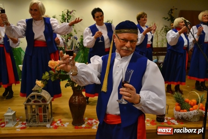 Zdjęcie w galerii na portalu naszraciborz.pl: Grecki raj - program rozrywkowy na Zamku Piastowskim  wiadomości z regionu