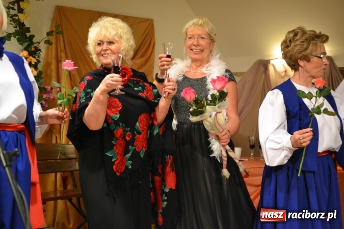 Zdjęcie w galerii na portalu naszraciborz.pl: Grecki raj - program rozrywkowy na Zamku Piastowskim  wiadomości z regionu