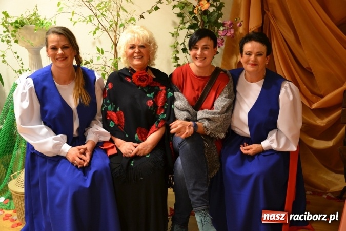 Zdjęcie w galerii na portalu naszraciborz.pl: Grecki raj - program rozrywkowy na Zamku Piastowskim  wiadomości z regionu