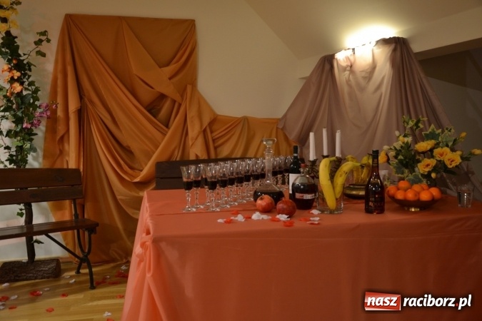 Zdjęcie w galerii na portalu naszraciborz.pl: Grecki raj - program rozrywkowy na Zamku Piastowskim  wiadomości z regionu