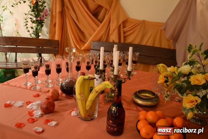 Zdjęcie w galerii na portalu naszraciborz.pl: Grecki raj - program rozrywkowy na Zamku Piastowskim  wiadomości z regionu