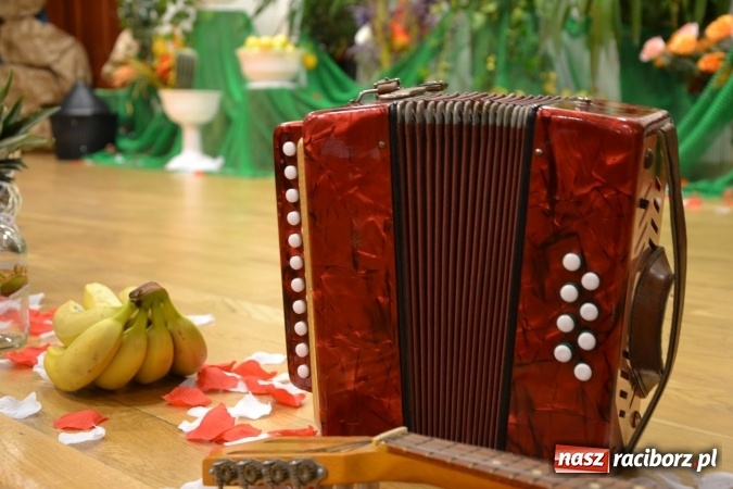 Zdjęcie w galerii na portalu naszraciborz.pl: Grecki raj - program rozrywkowy na Zamku Piastowskim  wiadomości z regionu