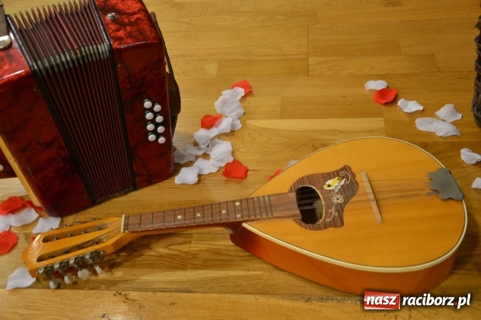 Zdjęcie w galerii na portalu naszraciborz.pl: Grecki raj - program rozrywkowy na Zamku Piastowskim  wiadomości z regionu