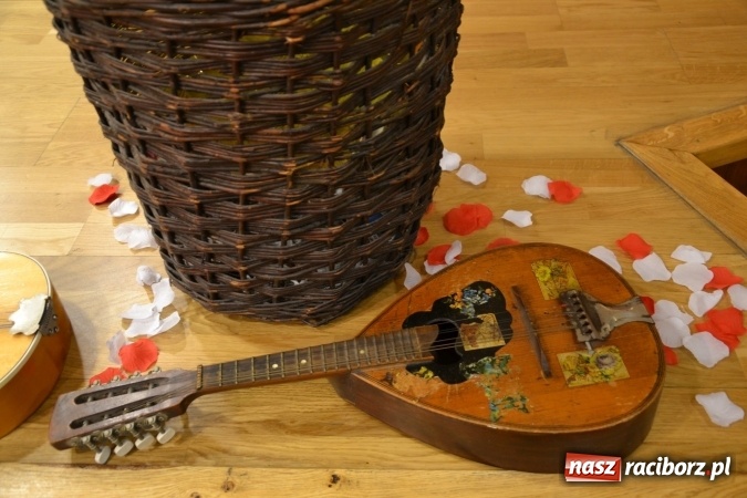 Zdjęcie w galerii na portalu naszraciborz.pl: Grecki raj - program rozrywkowy na Zamku Piastowskim  wiadomości z regionu