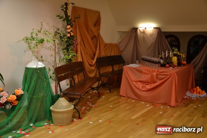 Zdjęcie w galerii na portalu naszraciborz.pl: Grecki raj - program rozrywkowy na Zamku Piastowskim  wiadomości z regionu