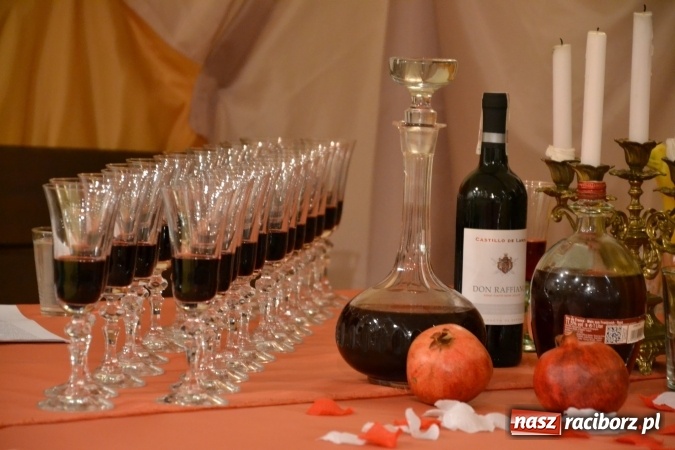 Zdjęcie w galerii na portalu naszraciborz.pl: Grecki raj - program rozrywkowy na Zamku Piastowskim  wiadomości z regionu