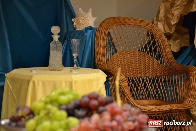 Zdjęcie w galerii na portalu naszraciborz.pl: Grecki raj - program rozrywkowy na Zamku Piastowskim  wiadomości z regionu