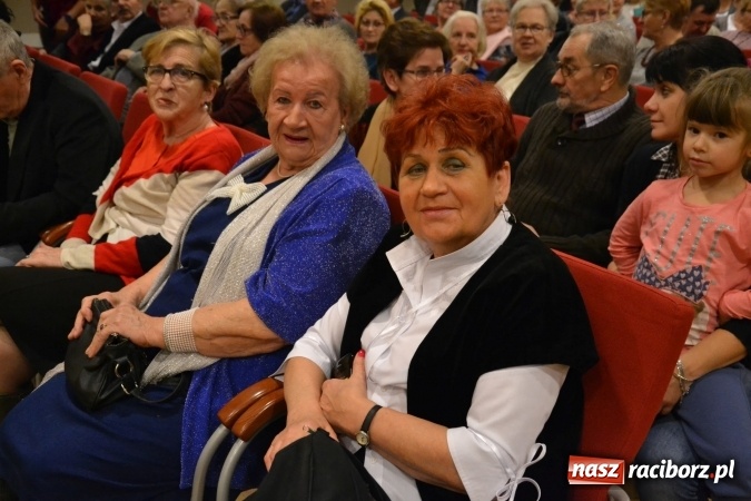 Zdjęcie w galerii na portalu naszraciborz.pl: Grecki raj - program rozrywkowy na Zamku Piastowskim  wiadomości z regionu