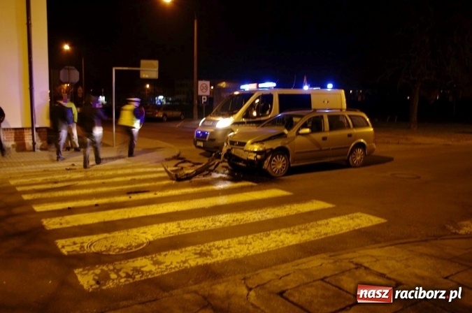 Zdjęcie w galerii na portalu naszraciborz.pl: Zderzenie opla z volkswagenem na skrzyżowaniu Książęcej i Królewskiej  wiadomości z regionu