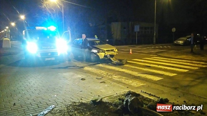 Zdjęcie w galerii na portalu naszraciborz.pl: Zderzenie opla z volkswagenem na skrzyżowaniu Książęcej i Królewskiej  wiadomości z regionu