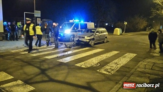Zdjęcie w galerii na portalu naszraciborz.pl: Zderzenie opla z volkswagenem na skrzyżowaniu Książęcej i Królewskiej  wiadomości z regionu