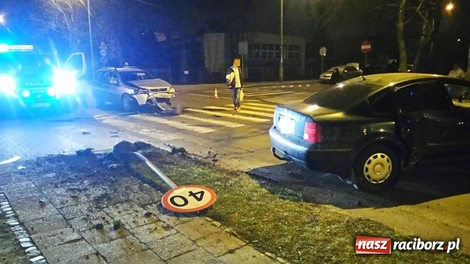 Zdjęcie w galerii na portalu naszraciborz.pl: Zderzenie opla z volkswagenem na skrzyżowaniu Książęcej i Królewskiej  wiadomości z regionu