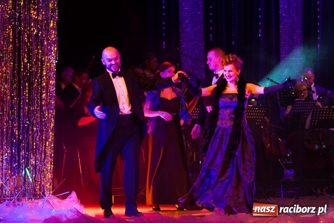 Zdjęcie w galerii na portalu naszraciborz.pl: Tak raciborzanie powitali nowy rok w RCK wiadomości z regionu