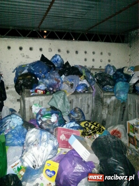 Zdjęcie w galerii na portalu naszraciborz.pl: PK nie dało rady. Racibórz zawalony śmieciami  wiadomości z regionu