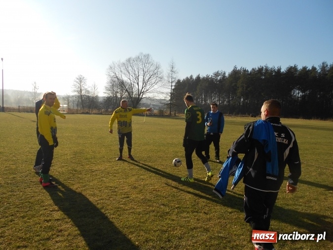 Zdjęcie w galerii na portalu naszraciborz.pl: Wczoraj w Rudzie Kozielskiej odbył się tradycyjny mecz noworoczny wiadomości z regionu