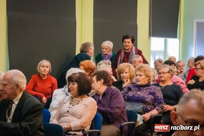 Zdjęcie w galerii na portalu naszraciborz.pl: Spotkanie noworoczne emerytowanych nauczycieli po raz jedenasty, w tym roku w Młodzieżowym Domu Kultury wiadomości z regionu