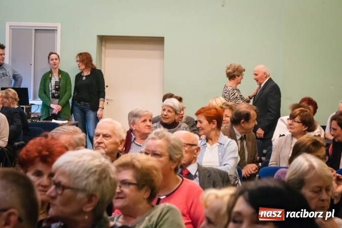 Zdjęcie w galerii na portalu naszraciborz.pl: Spotkanie noworoczne emerytowanych nauczycieli po raz jedenasty, w tym roku w Młodzieżowym Domu Kultury wiadomości z regionu
