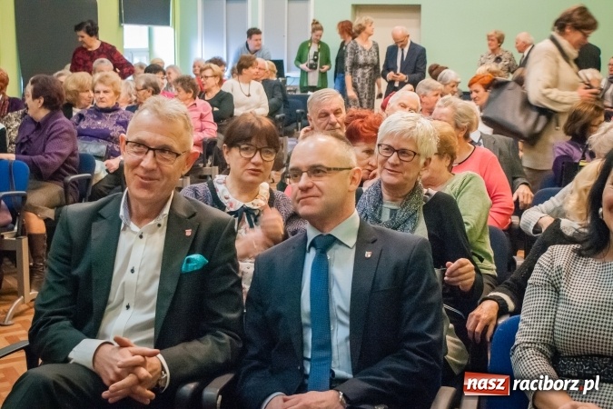Zdjęcie w galerii na portalu naszraciborz.pl: Spotkanie noworoczne emerytowanych nauczycieli po raz jedenasty, w tym roku w Młodzieżowym Domu Kultury wiadomości z regionu