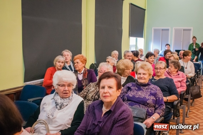 Zdjęcie w galerii na portalu naszraciborz.pl: Spotkanie noworoczne emerytowanych nauczycieli po raz jedenasty, w tym roku w Młodzieżowym Domu Kultury wiadomości z regionu