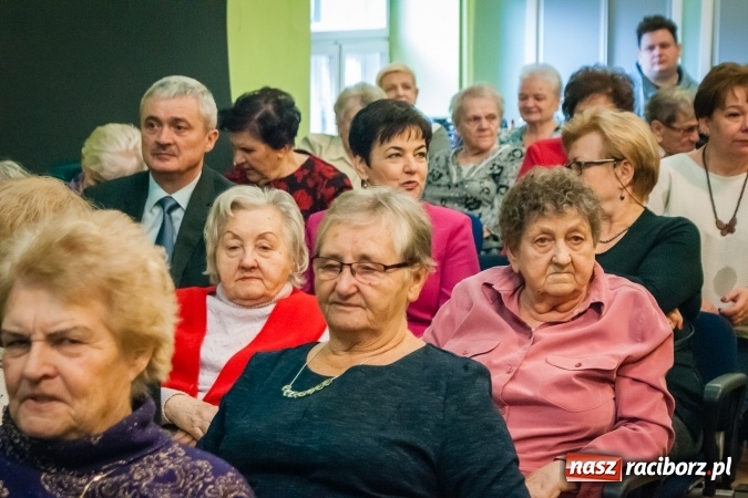 Zdjęcie w galerii na portalu naszraciborz.pl: Spotkanie noworoczne emerytowanych nauczycieli po raz jedenasty, w tym roku w Młodzieżowym Domu Kultury wiadomości z regionu