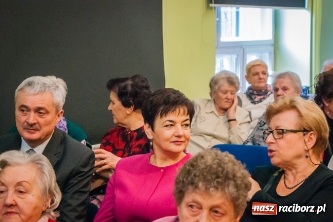 Zdjęcie w galerii na portalu naszraciborz.pl: Spotkanie noworoczne emerytowanych nauczycieli po raz jedenasty, w tym roku w Młodzieżowym Domu Kultury wiadomości z regionu