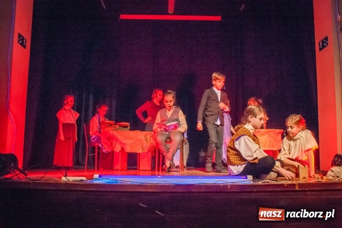 Zdjęcie w galerii na portalu naszraciborz.pl: Spotkanie noworoczne emerytowanych nauczycieli po raz jedenasty, w tym roku w Młodzieżowym Domu Kultury wiadomości z regionu