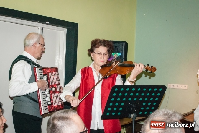 Zdjęcie w galerii na portalu naszraciborz.pl: Spotkanie noworoczne emerytowanych nauczycieli po raz jedenasty, w tym roku w Młodzieżowym Domu Kultury wiadomości z regionu