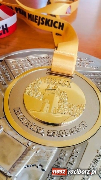 Zdjęcie w galerii na portalu naszraciborz.pl: 4 biegi, 4 medale. Zobacz medal przygotowany na 800-lecie praw miejskich Raciborza wiadomości z regionu