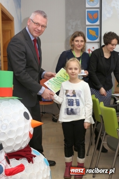 Zdjęcie w galerii na portalu naszraciborz.pl: Finał Konkursu ekologicznego Drugie życie odpadu - czyli ozdoba świąteczna wykonana z odpadów wiadomości z regionu