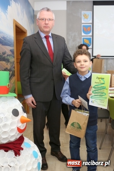 Zdjęcie w galerii na portalu naszraciborz.pl: Finał Konkursu ekologicznego Drugie życie odpadu - czyli ozdoba świąteczna wykonana z odpadów wiadomości z regionu