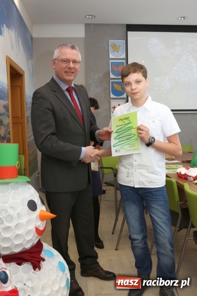 Zdjęcie w galerii na portalu naszraciborz.pl: Finał Konkursu ekologicznego Drugie życie odpadu - czyli ozdoba świąteczna wykonana z odpadów wiadomości z regionu