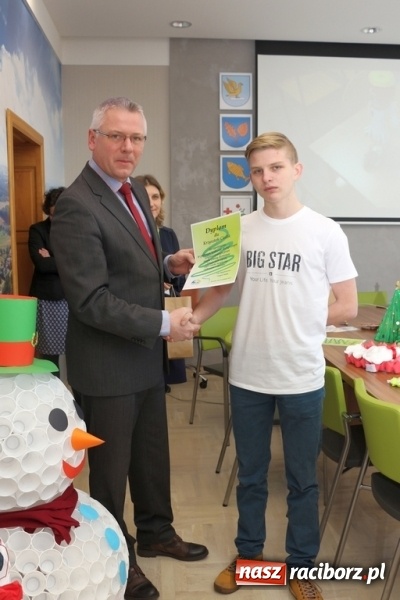 Zdjęcie w galerii na portalu naszraciborz.pl: Finał Konkursu ekologicznego Drugie życie odpadu - czyli ozdoba świąteczna wykonana z odpadów wiadomości z regionu
