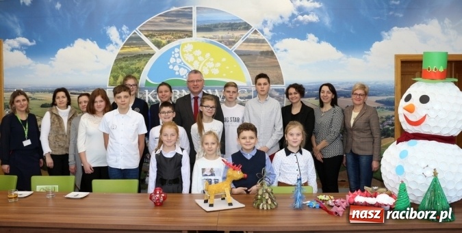 Zdjęcie w galerii na portalu naszraciborz.pl: Finał Konkursu ekologicznego Drugie życie odpadu - czyli ozdoba świąteczna wykonana z odpadów wiadomości z regionu