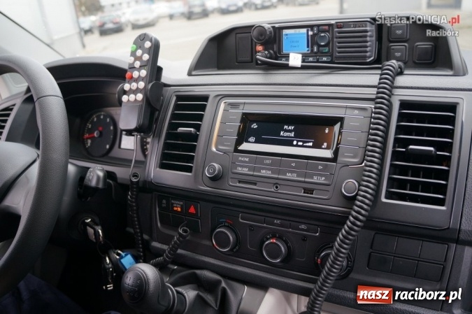 Zdjęcie w galerii na portalu naszraciborz.pl: Raciborscy policjanci otrzymali nowy radiowóz  wiadomości z regionu