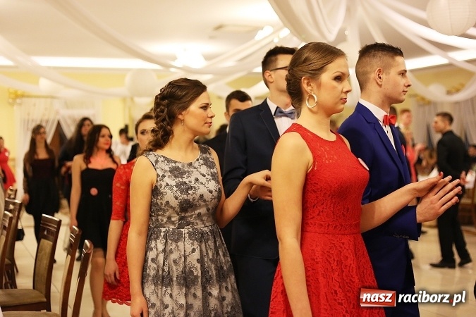 Zdjęcie w galerii na portalu naszraciborz.pl: Tak się bawi raciborski Mechanik! Trzy klasy na balu maturalnym w Pogrzebieniu FOTO i WIDEO wiadomości z regionu