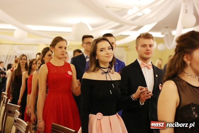 Zdjęcie w galerii na portalu naszraciborz.pl: Tak się bawi raciborski Mechanik! Trzy klasy na balu maturalnym w Pogrzebieniu FOTO i WIDEO wiadomości z regionu