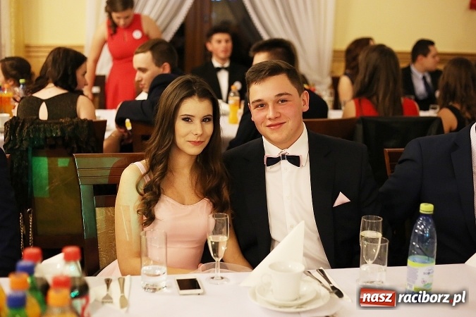 Zdjęcie w galerii na portalu naszraciborz.pl: Tak się bawi raciborski Mechanik! Trzy klasy na balu maturalnym w Pogrzebieniu FOTO i WIDEO wiadomości z regionu