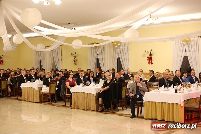 Zdjęcie w galerii na portalu naszraciborz.pl: Tak się bawi raciborski Mechanik! Trzy klasy na balu maturalnym w Pogrzebieniu FOTO i WIDEO wiadomości z regionu