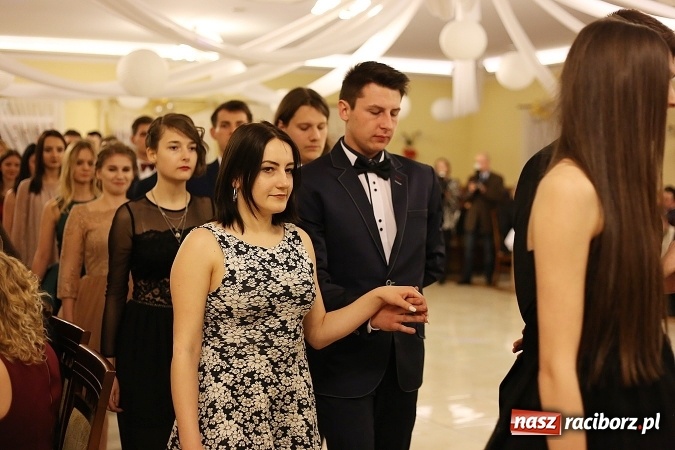 Zdjęcie w galerii na portalu naszraciborz.pl: Tak się bawi raciborski Mechanik! Trzy klasy na balu maturalnym w Pogrzebieniu FOTO i WIDEO wiadomości z regionu
