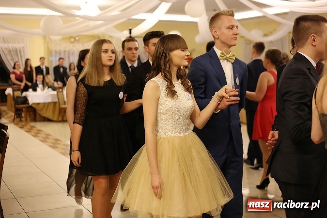 Zdjęcie w galerii na portalu naszraciborz.pl: Tak się bawi raciborski Mechanik! Trzy klasy na balu maturalnym w Pogrzebieniu FOTO i WIDEO wiadomości z regionu