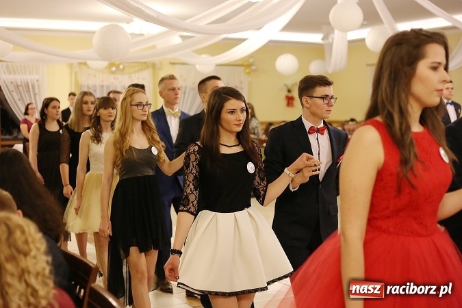 Zdjęcie w galerii na portalu naszraciborz.pl: Tak się bawi raciborski Mechanik! Trzy klasy na balu maturalnym w Pogrzebieniu FOTO i WIDEO wiadomości z regionu