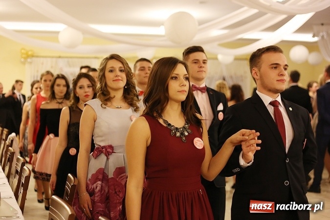 Zdjęcie w galerii na portalu naszraciborz.pl: Tak się bawi raciborski Mechanik! Trzy klasy na balu maturalnym w Pogrzebieniu FOTO i WIDEO wiadomości z regionu